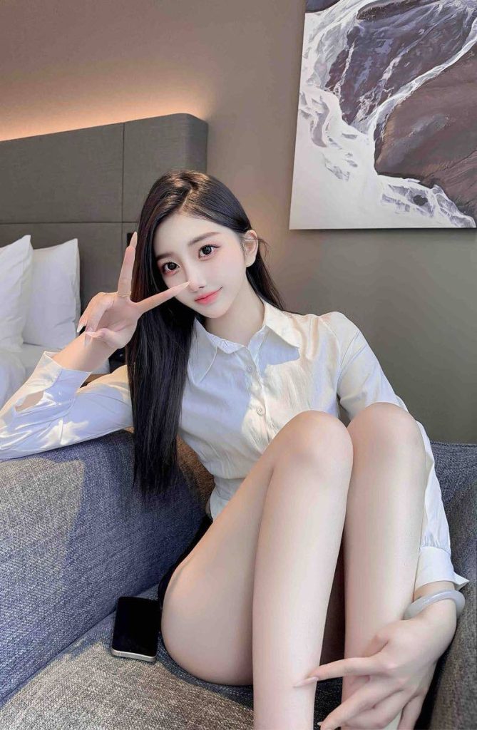 1003635178-669x1024.jpg