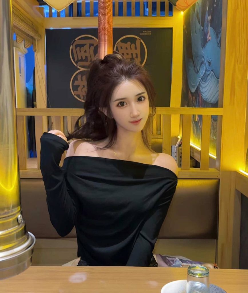1003286393-867x1024.jpg