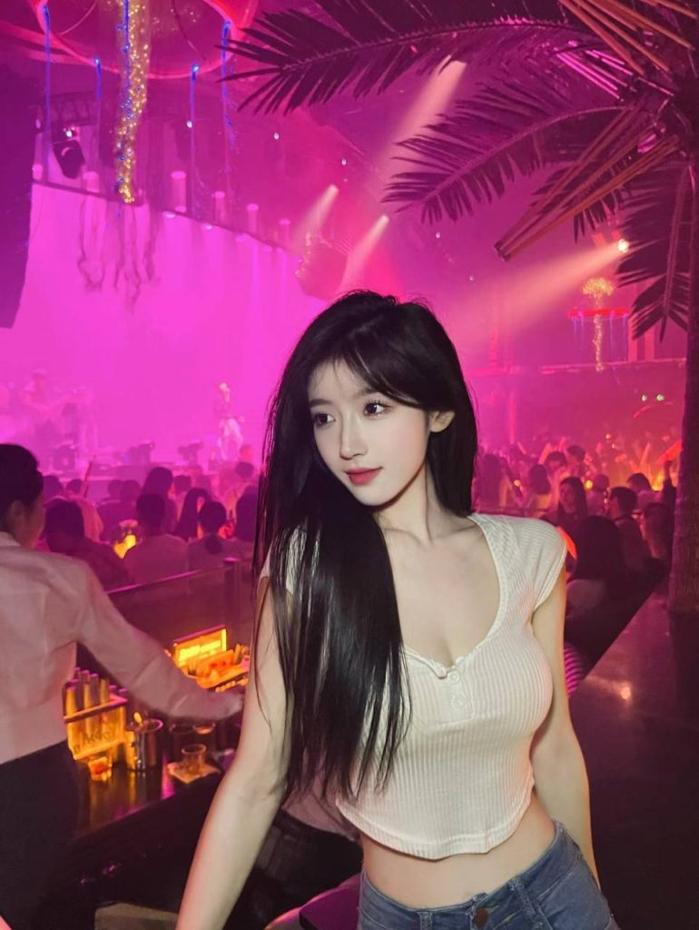 1003233548-770x1024.jpg