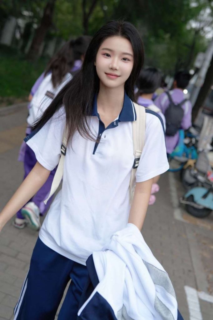 1003464031-682x1024.jpg
